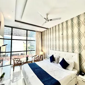 Hollywood Zirakpur