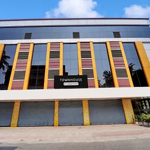 Super Townhouse Ernakulam North Kochi